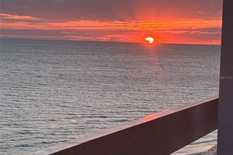 Condominio en alquiler en Redington Shores, Florida, 2 dormitorios, 108.23 m2 № 2109522 - foto 11