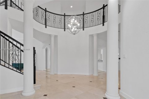 House in Cutler Bay, Florida 5 bedrooms, 438.22 sq.m. № 1874461 - photo 3