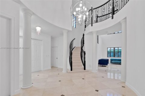 House in Cutler Bay, Florida 5 bedrooms, 438.22 sq.m. № 1874461 - photo 2