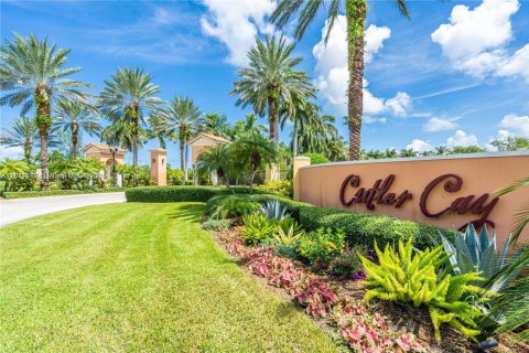 House in Cutler Bay, Florida 5 bedrooms, 438.22 sq.m. № 1874461 - photo 20