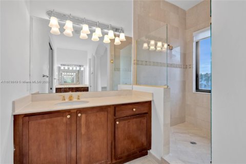 House in Cutler Bay, Florida 5 bedrooms, 438.22 sq.m. № 1874461 - photo 26