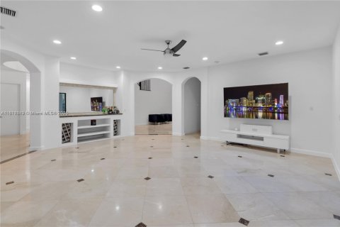 House in Cutler Bay, Florida 5 bedrooms, 438.22 sq.m. № 1874461 - photo 29