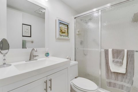 Condo in Pompano Beach, Florida, 2 bedrooms № 2088401 - photo 9
