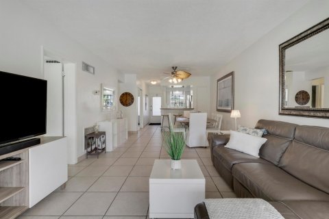 Condo in Pompano Beach, Florida, 2 bedrooms № 2088401 - photo 27