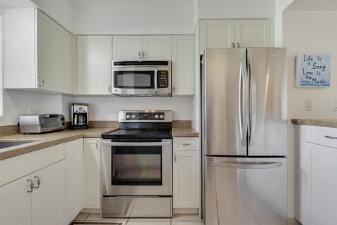 Condo in Pompano Beach, Florida, 2 bedrooms № 2088401 - photo 16