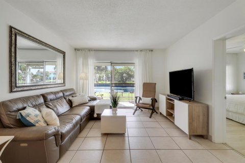 Condo in Pompano Beach, Florida, 2 bedrooms № 2088401 - photo 24