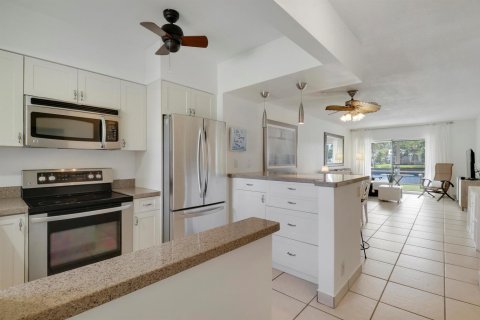 Condo in Pompano Beach, Florida, 2 bedrooms № 2088401 - photo 17