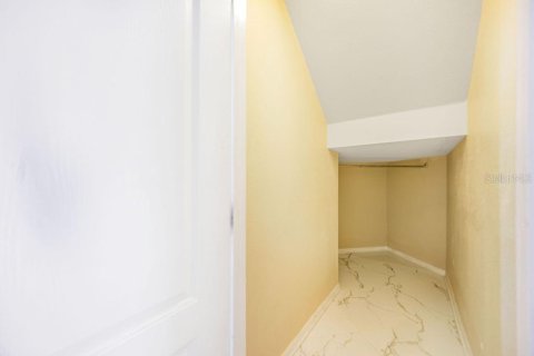 House in Orlando, Florida 4 bedrooms, 325.07 sq.m. № 1638265 - photo 12