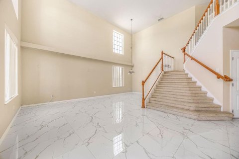 House in Orlando, Florida 4 bedrooms, 325.07 sq.m. № 1638265 - photo 3