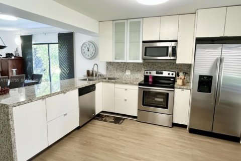 Condo in Weston, Florida, 2 bedrooms  № 2024116 - photo 5