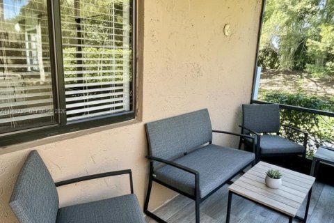 Condo in Weston, Florida, 2 bedrooms  № 2024116 - photo 2