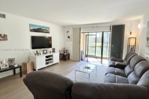 Condo in Weston, Florida, 2 bedrooms  № 2024116 - photo 8