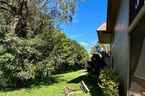 Condo in Weston, Florida, 2 bedrooms  № 2024116 - photo 17