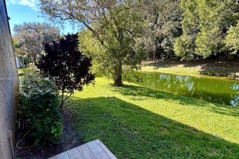 Condo in Weston, Florida, 2 bedrooms  № 2024116 - photo 19