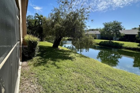 Condo in Weston, Florida, 2 bedrooms  № 2024116 - photo 21