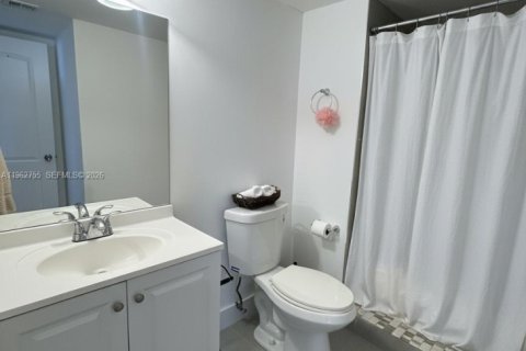 Condo in Weston, Florida, 2 bedrooms  № 2024116 - photo 13