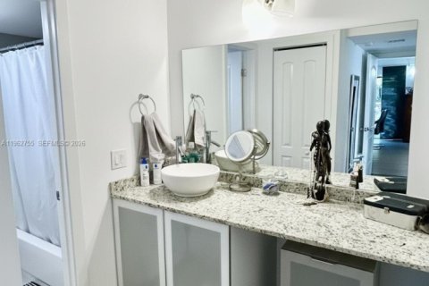 Condo in Weston, Florida, 2 bedrooms  № 2024116 - photo 12