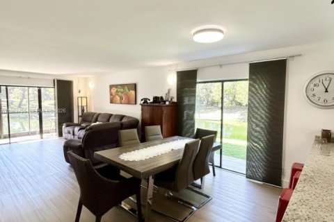 Condo in Weston, Florida, 2 bedrooms  № 2024116 - photo 7