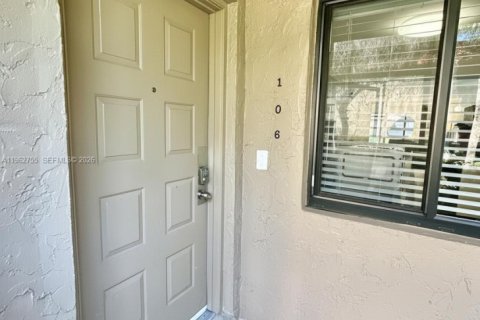 Condo in Weston, Florida, 2 bedrooms  № 2024116 - photo 3