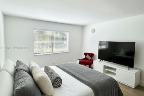 Condo in Weston, Florida, 2 bedrooms  № 2024116 - photo 11