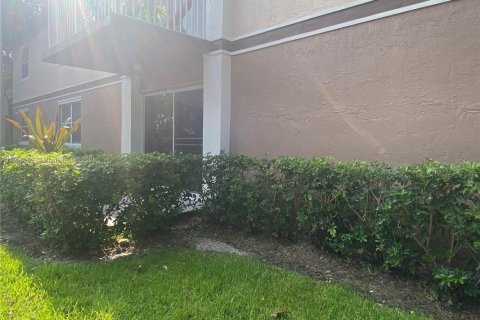 Condominio en alquiler en Pembroke Pines, Florida, 1 dormitorio, 78.32 m2 № 1965518 - foto 26