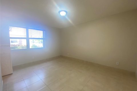 Condominio en alquiler en Pembroke Pines, Florida, 1 dormitorio, 78.32 m2 № 1965518 - foto 11