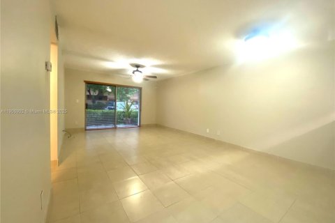Condominio en alquiler en Pembroke Pines, Florida, 1 dormitorio, 78.32 m2 № 1965518 - foto 8