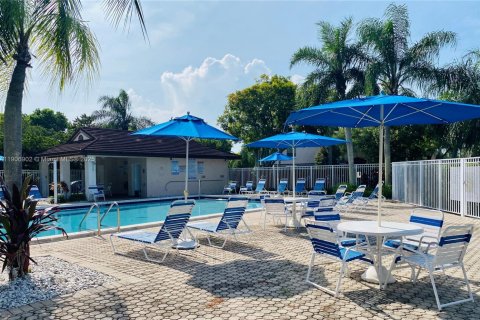 Condominio en alquiler en Pembroke Pines, Florida, 1 dormitorio, 78.32 m2 № 1965518 - foto 28