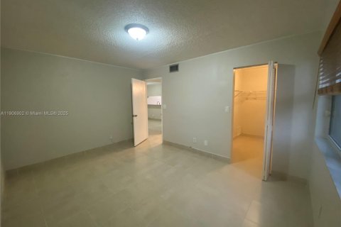Condominio en alquiler en Pembroke Pines, Florida, 1 dormitorio, 78.32 m2 № 1965518 - foto 15
