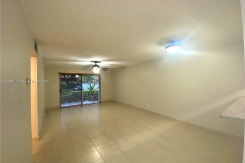 Condominio en alquiler en Pembroke Pines, Florida, 1 dormitorio, 78.32 m2 № 1965518 - foto 7