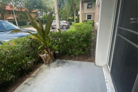 Condominio en alquiler en Pembroke Pines, Florida, 1 dormitorio, 78.32 m2 № 1965518 - foto 18