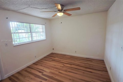 Condominio en alquiler en Fort Lauderdale, Florida, 2 dormitorios, 98.1 m2 № 2056751 - foto 23