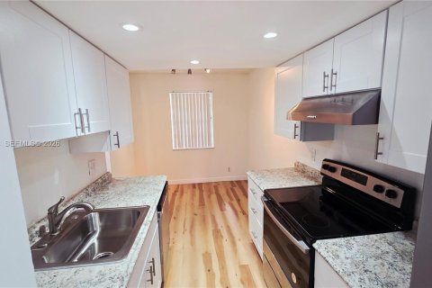 Condominio en alquiler en Fort Lauderdale, Florida, 2 dormitorios, 98.1 m2 № 2056751 - foto 26