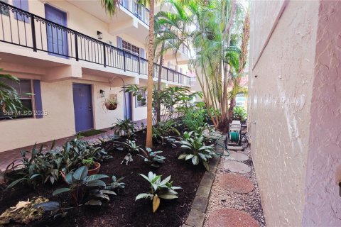 Condominio en alquiler en Fort Lauderdale, Florida, 2 dormitorios, 98.1 m2 № 2056751 - foto 28