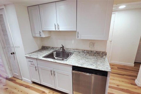 Condominio en alquiler en Fort Lauderdale, Florida, 2 dormitorios, 98.1 m2 № 2056751 - foto 19