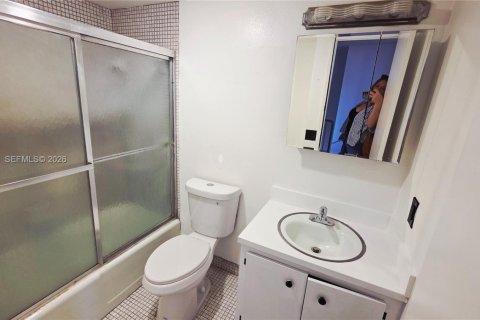 Condominio en alquiler en Fort Lauderdale, Florida, 2 dormitorios, 98.1 m2 № 2056751 - foto 24