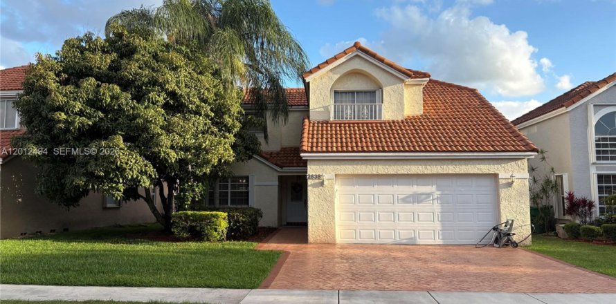 Casa en Davie, Florida 3 dormitorios, 180.51 m2 № 2085022
