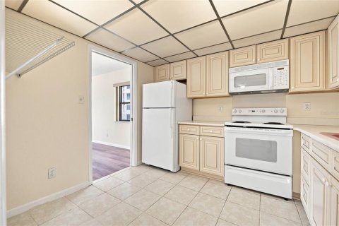 Copropriété à louer à Clearwater, Floride: 2 chambres, 103.21 m2 № 2325159 - photo 6