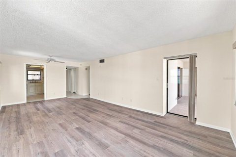 Copropriété à louer à Clearwater, Floride: 2 chambres, 103.21 m2 № 2325159 - photo 10