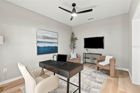 House in Brandon, Florida 4 bedrooms, 288.09 sq.m. № 2429243 - photo 7