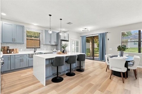 House in Brandon, Florida 4 bedrooms, 288.09 sq.m. № 2429243 - photo 10