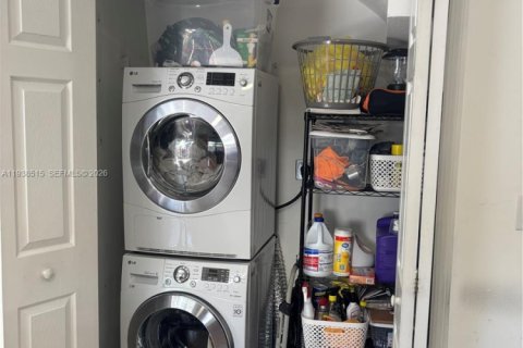 Townhouse in Homestead, Florida 3 bedrooms, 141.03 sq.m. № 1996673 - photo 2