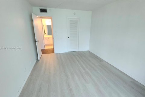 Condo in Deerfield Beach, Florida, 2 bedrooms  № 1705468 - photo 12