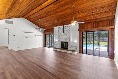 House in Apopka, Florida 4 bedrooms, 192.49 sq.m. № 1820549 - photo 3