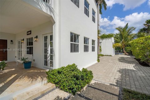 Villa ou maison à vendre à Miami Beach, Floride: 4 chambres, 316.43 m2 № 2268197 - photo 4