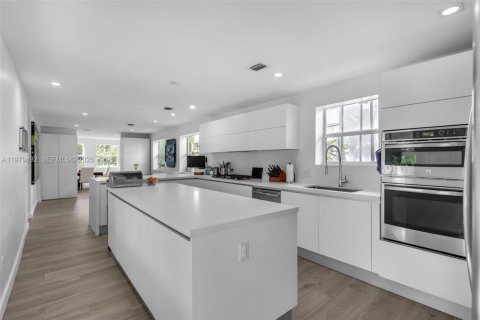 Villa ou maison à vendre à Miami Beach, Floride: 4 chambres, 316.43 m2 № 2268197 - photo 13