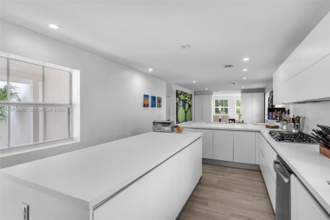 Villa ou maison à vendre à Miami Beach, Floride: 4 chambres, 316.43 m2 № 2268197 - photo 14