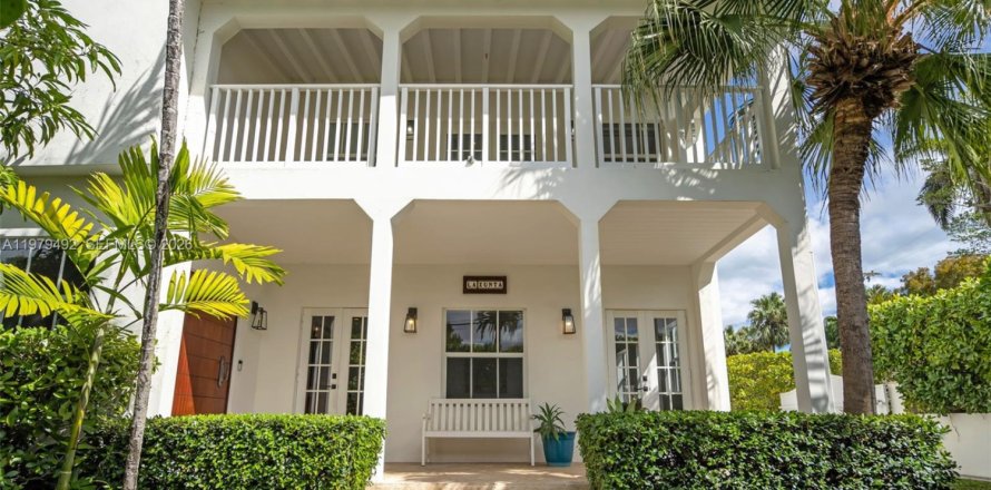 Villa ou maison à Miami Beach, Floride 4 chambres, 316.43 m2 № 2268197