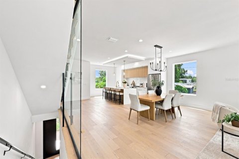 Touwnhouse à louer à Tampa, Floride: 3 chambres, 220.83 m2 № 2420262 - photo 5