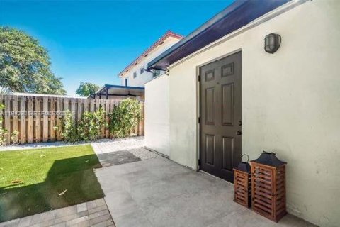 Casa en venta en Hollywood, Florida, 3 dormitorios, 107.58 m2 № 2001926 - foto 2